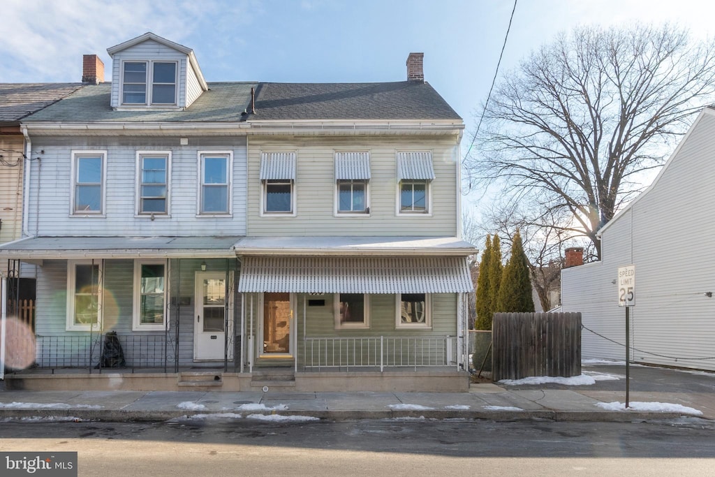 townhome / multi-family property featuring a porch