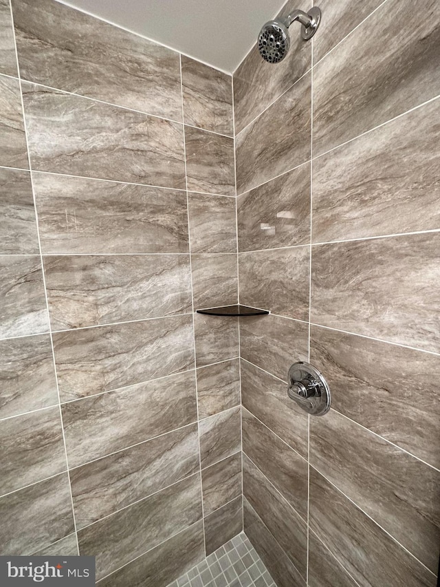 details featuring a tile shower