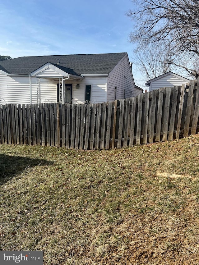 exterior space featuring a lawn