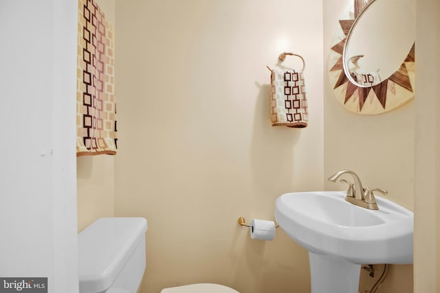 bathroom featuring sink and toilet