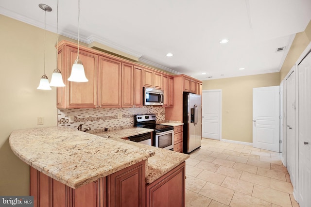 kitchen featuring appliances with stainless steel finishes, kitchen peninsula, backsplash, and decorative light fixtures