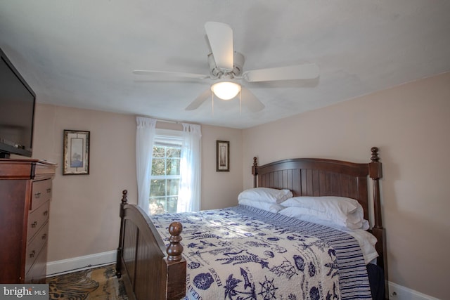 bedroom featuring ceiling fan