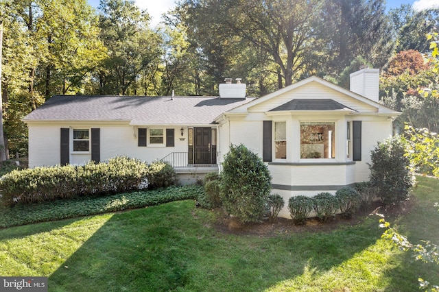 ranch-style home featuring a front yard