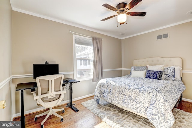 bedroom featuring crown molding, hardwood / wood-style floors, and ceiling fan