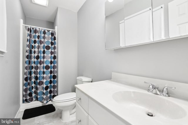 bathroom with vanity, toilet, and curtained shower