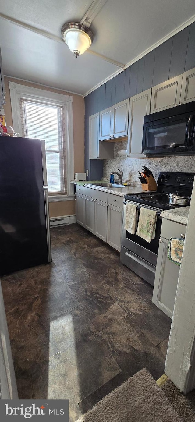 kitchen with crown molding, stainless steel fridge, baseboard heating, electric range, and decorative backsplash