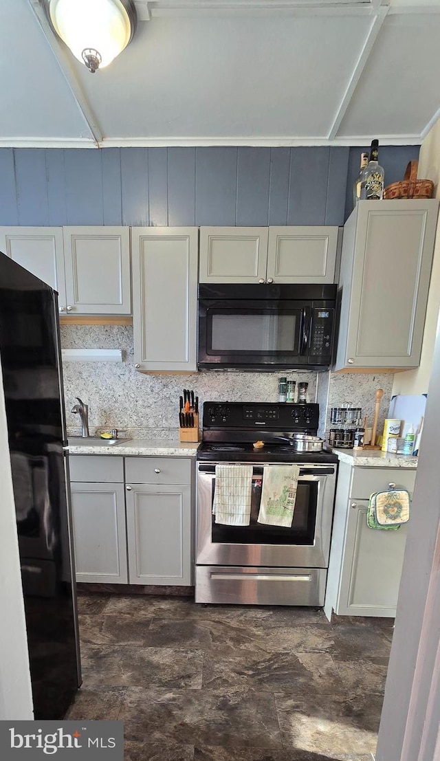 kitchen featuring decorative backsplash and black appliances