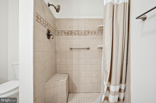 bathroom with curtained shower and toilet