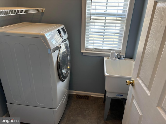 washroom with tile patterned flooring, laundry area, visible vents, baseboards, and washer and clothes dryer