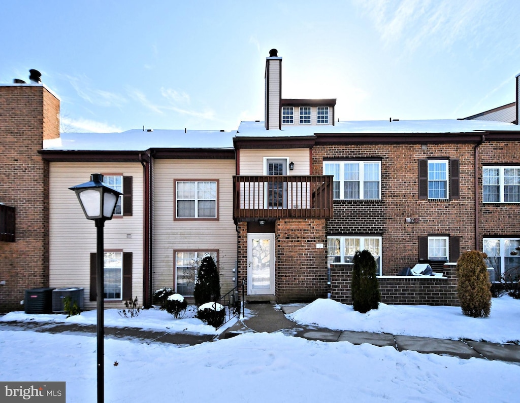 view of front of property with a balcony