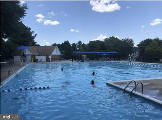 view of swimming pool