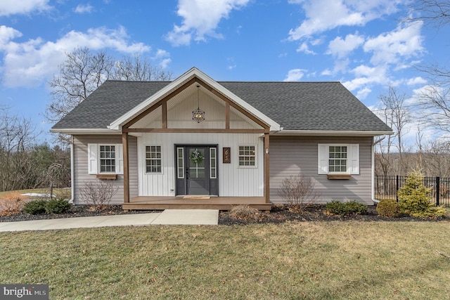 view of front of property with a front yard