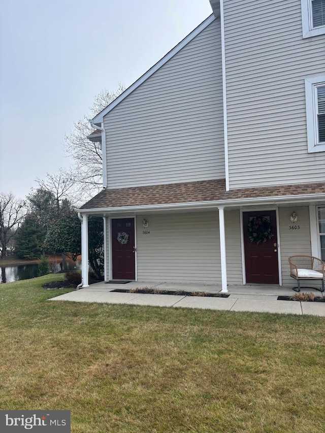 view of front of house with a front yard