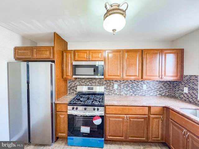 kitchen featuring tasteful backsplash and appliances with stainless steel finishes