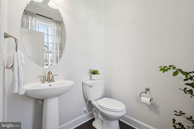 bathroom featuring toilet and sink