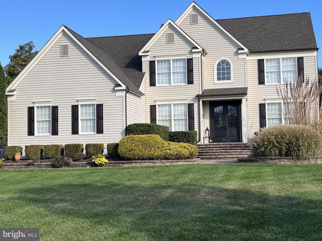 view of front facade featuring a front lawn