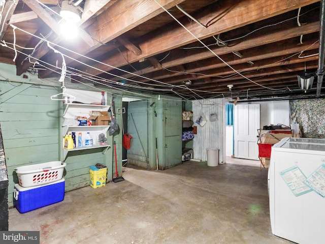 basement featuring washer / dryer