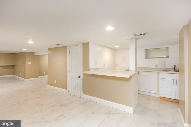 kitchen featuring sink and kitchen peninsula