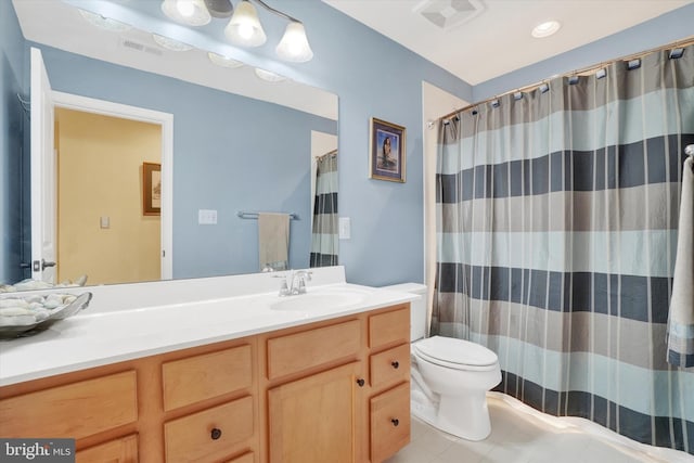 bathroom with a shower with curtain, vanity, and toilet