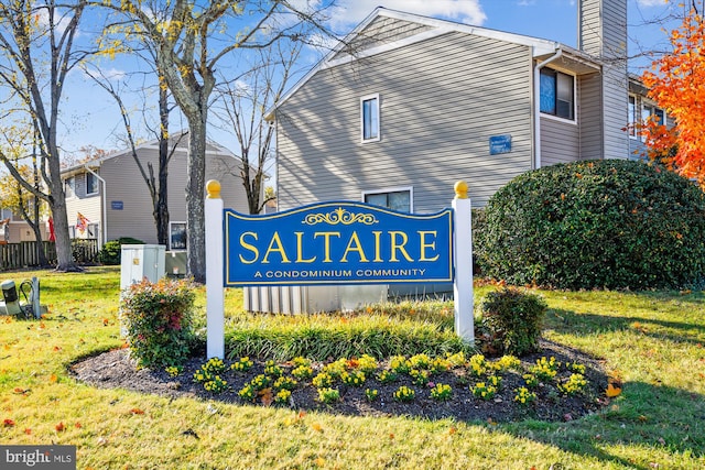 community sign with a yard