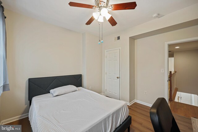 bedroom featuring dark wood-type flooring and ceiling fan