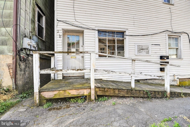 entrance to property featuring a deck