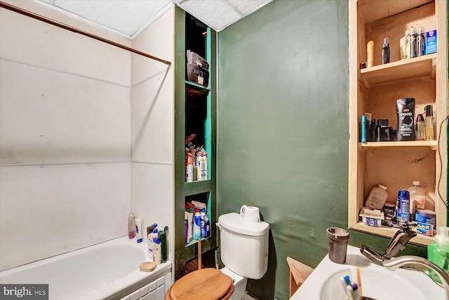 full bathroom featuring sink, tiled shower / bath combo, and toilet