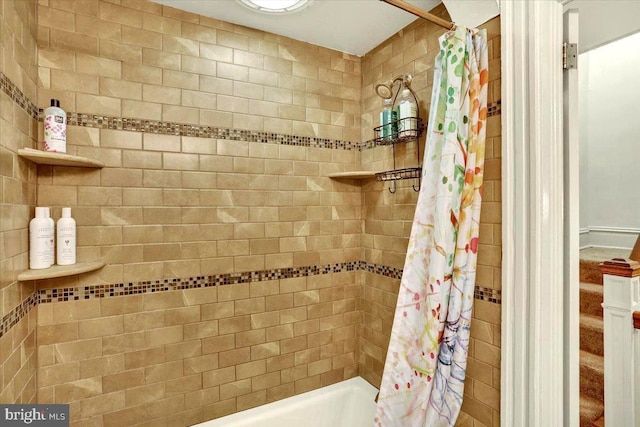 bathroom with shower / bath combo