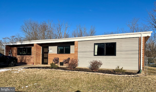 ranch-style home with a front lawn