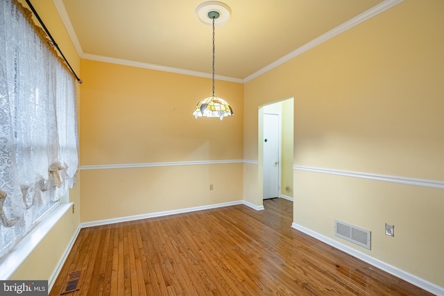 unfurnished room with crown molding and hardwood / wood-style floors