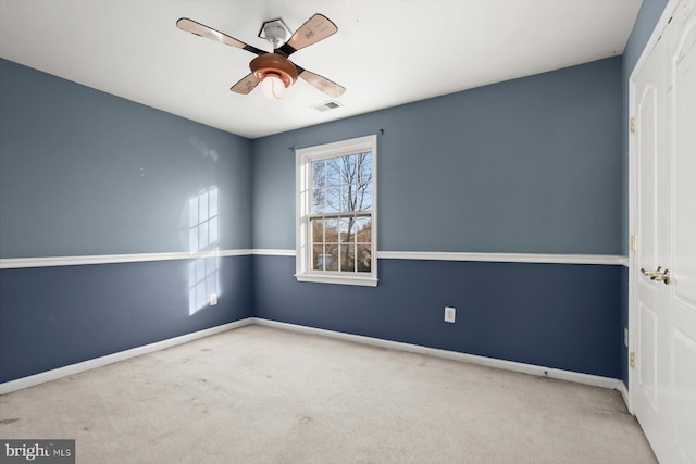 unfurnished room with light carpet and ceiling fan