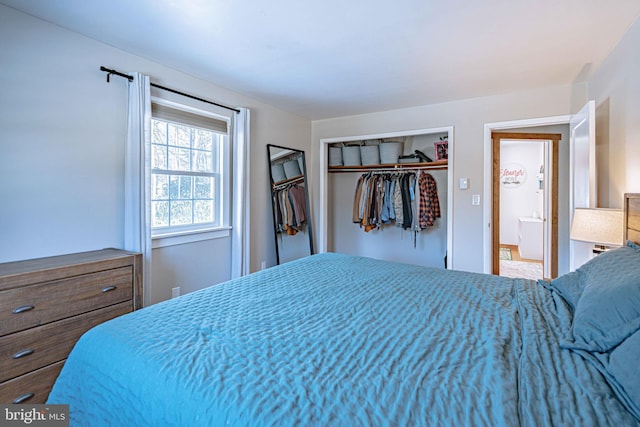 bedroom with a closet