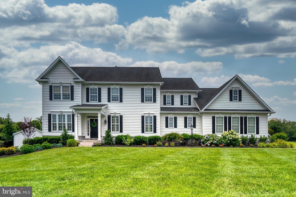 view of front of house with a front yard