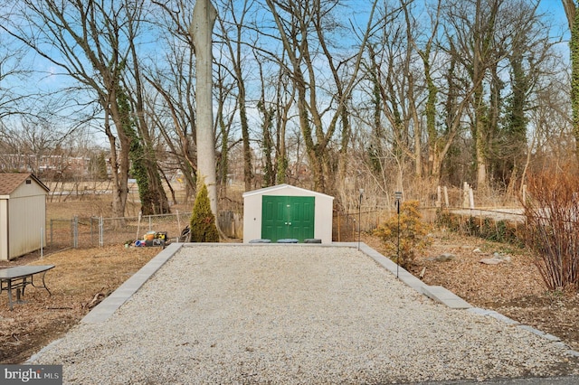 view of yard with a shed