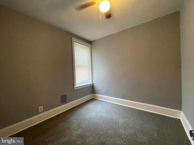 carpeted empty room featuring ceiling fan