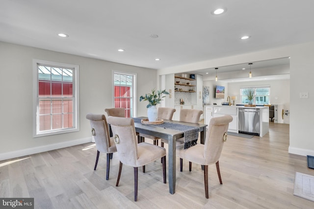 dining space featuring baseboards, light wood-type flooring, and recessed lighting