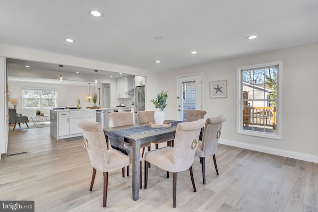 dining space featuring recessed lighting, light wood-type flooring, and baseboards