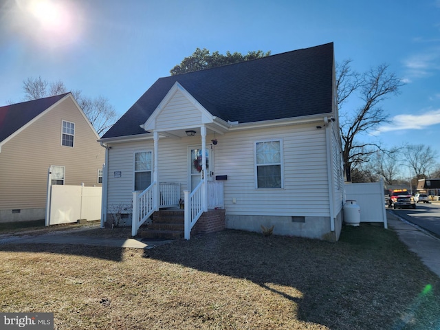 view of front of home featuring a front yard