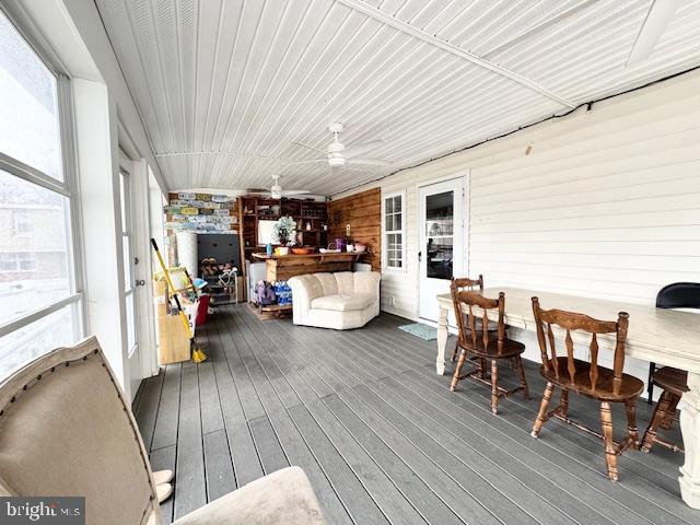 sunroom / solarium with ceiling fan