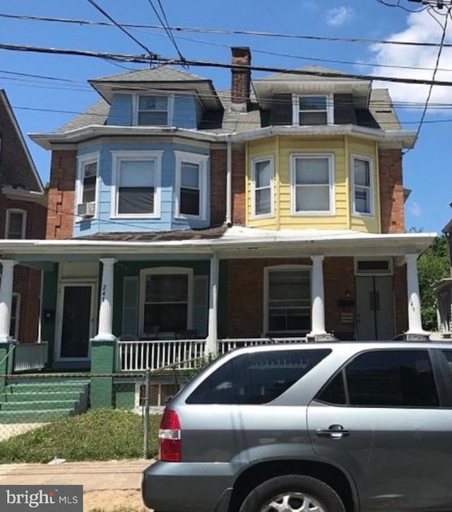 view of front of house featuring covered porch