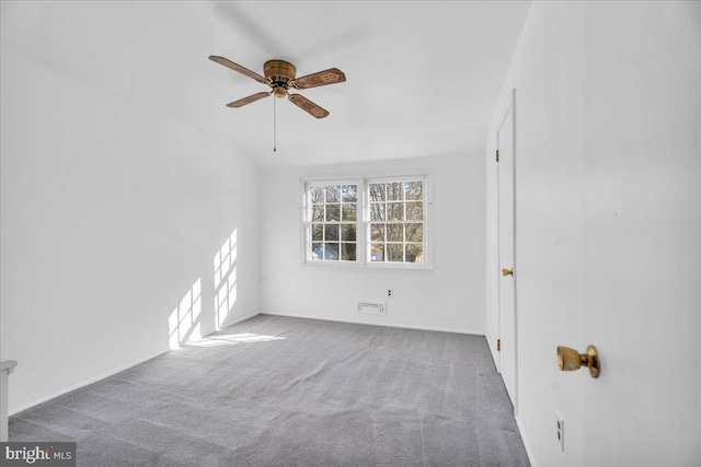 carpeted empty room featuring ceiling fan