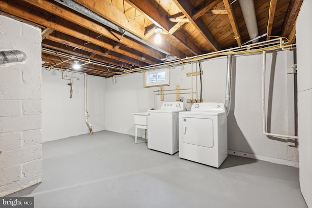 basement featuring independent washer and dryer