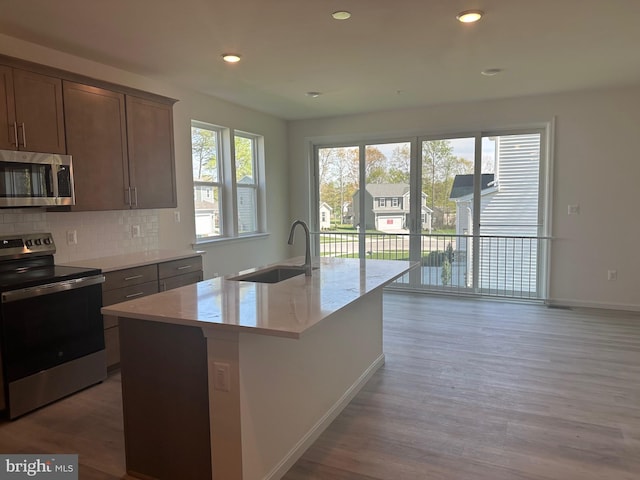 18 Aspen Dr, North East, MD 21901 - kitchen with stainless steel appliances, a sink, light wood-type flooring, tasteful backsplash, and baseboards