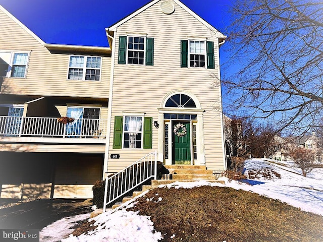 view of front facade featuring a garage