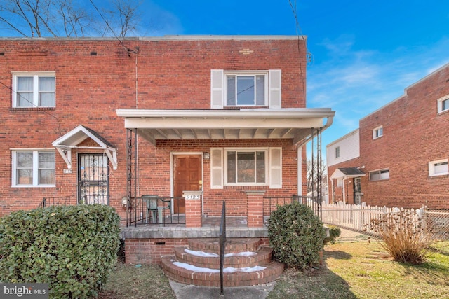 view of front of property featuring a porch