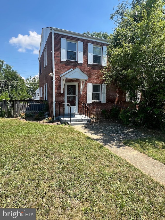 view of front of home with a front lawn