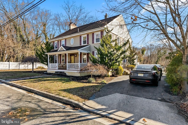 view of front facade with a front yard and covered porch