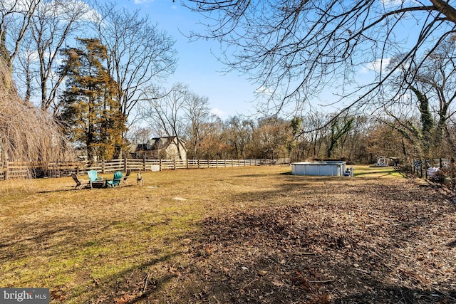 view of yard with a covered pool