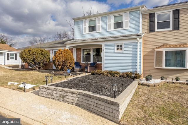 view of front of house featuring a front yard