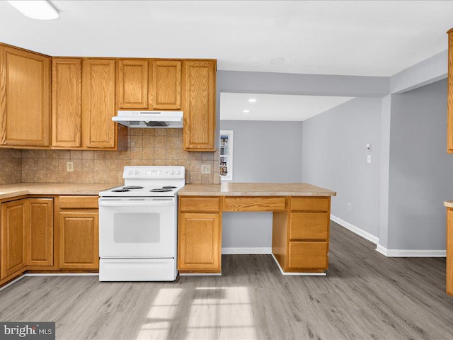 kitchen featuring tasteful backsplash, kitchen peninsula, light hardwood / wood-style floors, and white range with electric stovetop